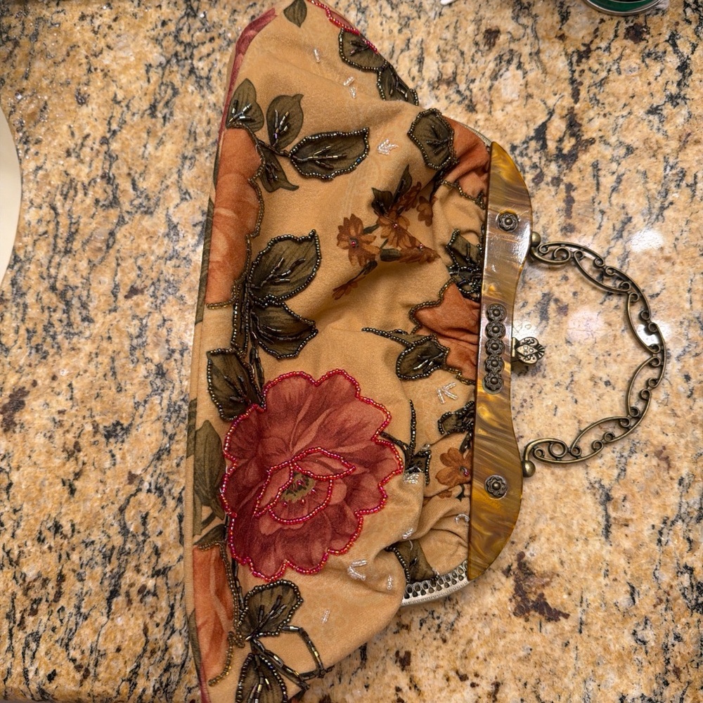 Vintage 
 floral purse with beaded details - Picture 4 of 6